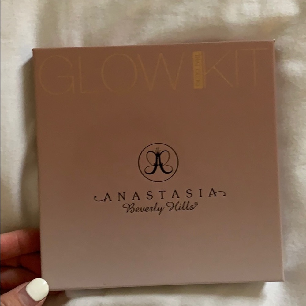 Anastasia Beverly Hills glow kit in That Glow